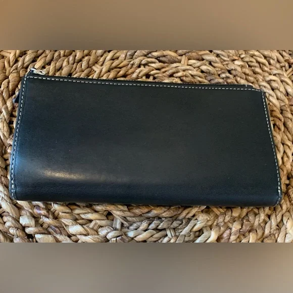 Coach Hampton leather wallet. GUC. Black leather with purple leather interior. - Picture 2 of 10